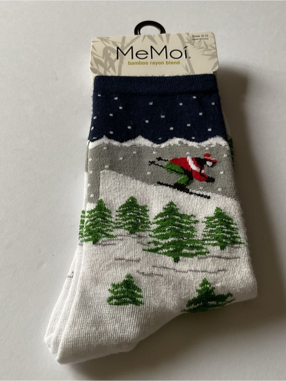 MEMOI WOMENS CREW SOCKS MOUNTAIN SKIER RAYON FROM BAMBOO OS NWT